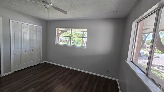 Building Photo - 3306 Oneida Dr Rental