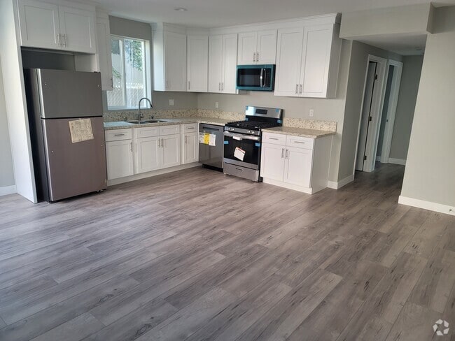 Building Photo - 5542 Tampa Ave Unit 5544 Rental