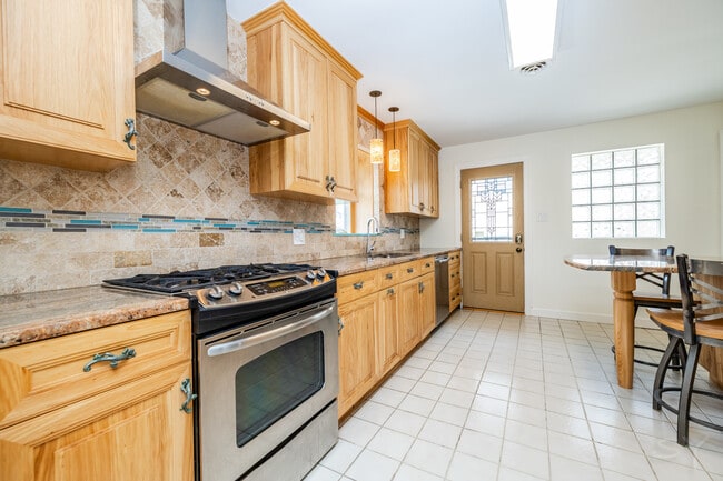 Photo - 2334 S 10th Ave