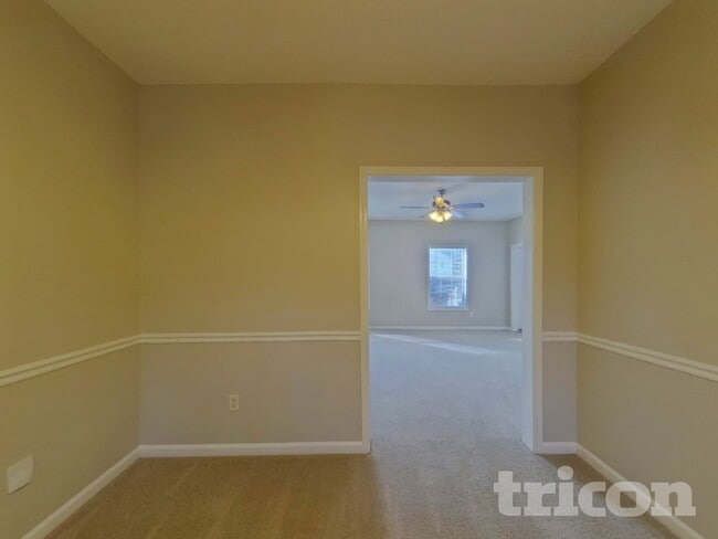 Photo - 5774 Broadleaf Way