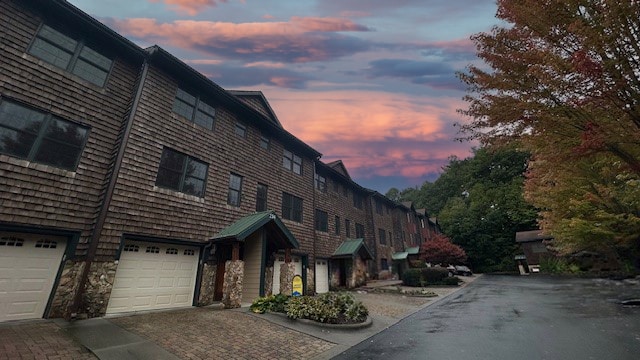 Creekside Villas