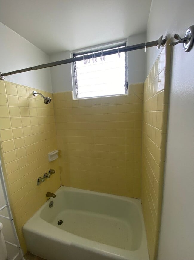 Photo - Convenient 1 Bedroom, 1 Bath, 1 Parking  Near Waikiki