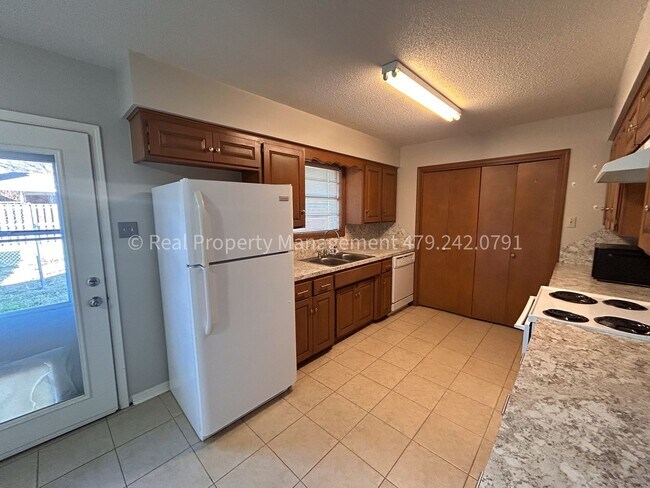 Photo - 2320 S 50th St