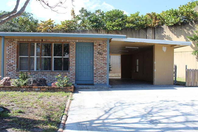 Photo - 921 Pine Terrace