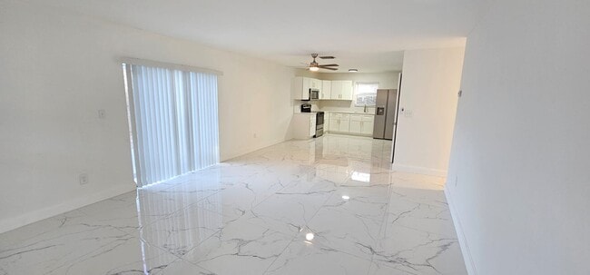 Building Photo - 133 SE 2nd Ave