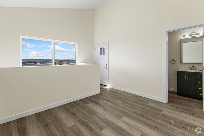Building Photo - 2717 Columbia St Rental