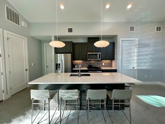 Photo - 5008 Lott Ave