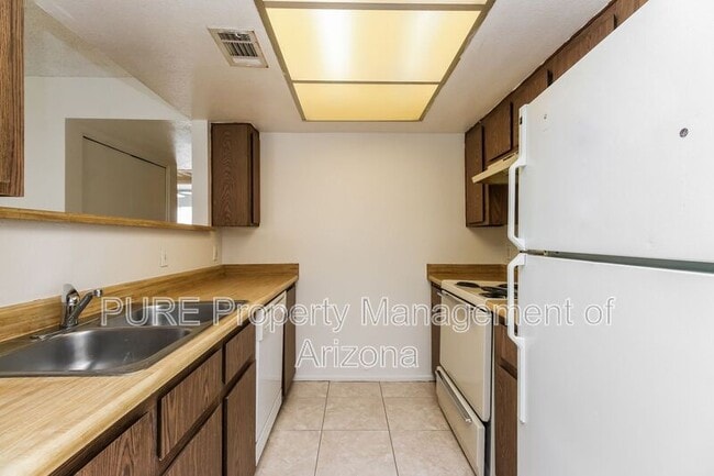 Building Photo - 616 S Hardy Dr Unit #135