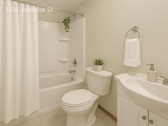 Photo - 1331 Johnson St