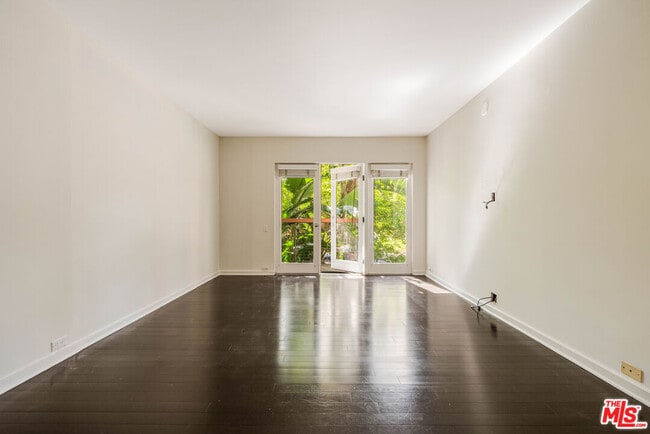 Photo - 330 S Barrington Ave Unidad 210