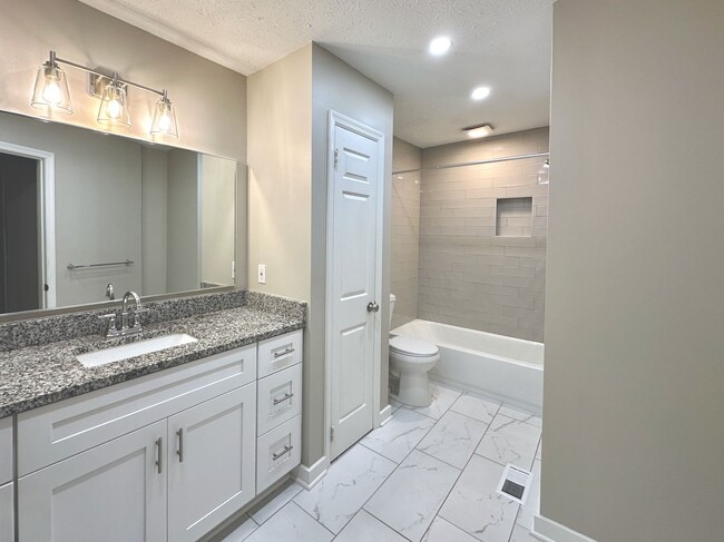 Photo - 4930 Farmstead Ct NE