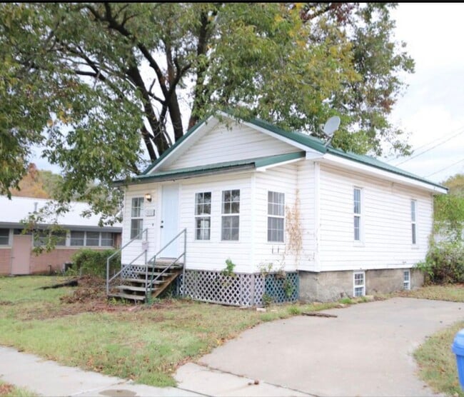 Building Photo - 212 W Central Ave