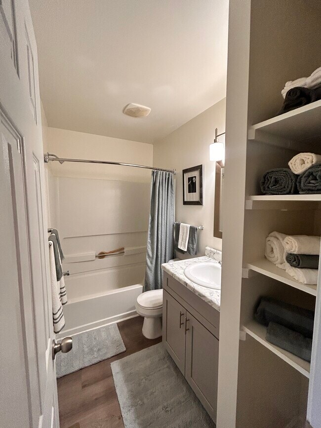 Photo - 1107 Fords Pointe Cir