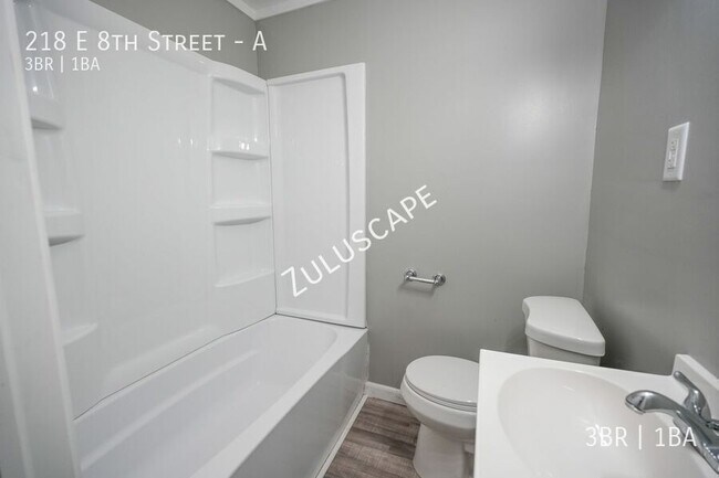 Photo - 218 E 8th St