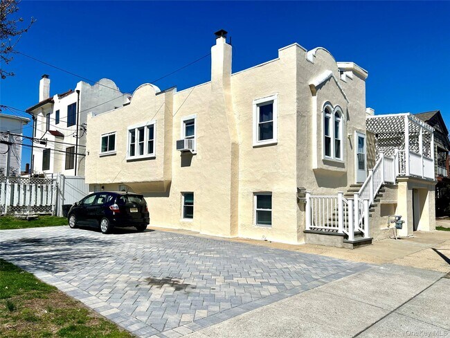 105 Mitchell Ave Unit UPPER