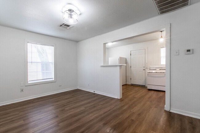 Photo - 2506 N Elm St