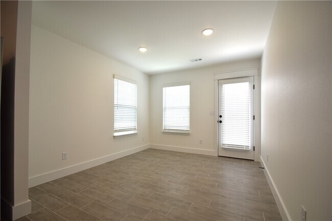 Photo - 2071 Bluestem Dr