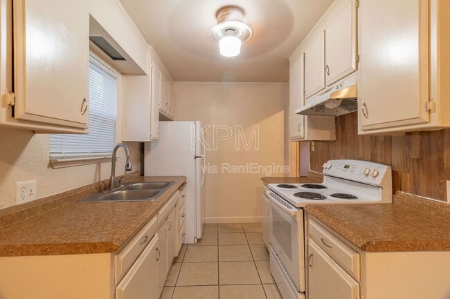 Building Photo - 6808 N El Dorado St