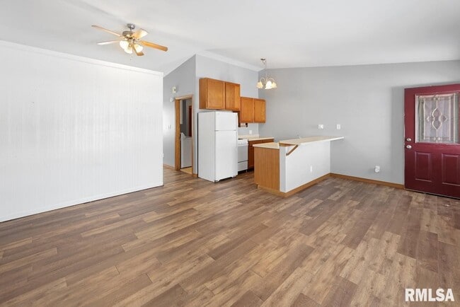 Photo - 103 E 2nd St