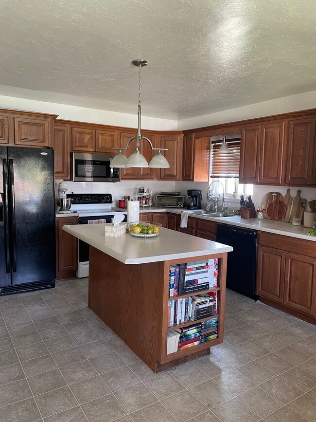 Photo - 633 N Placer Ct House