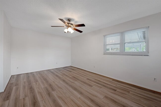 Photo - 910 Judiway St