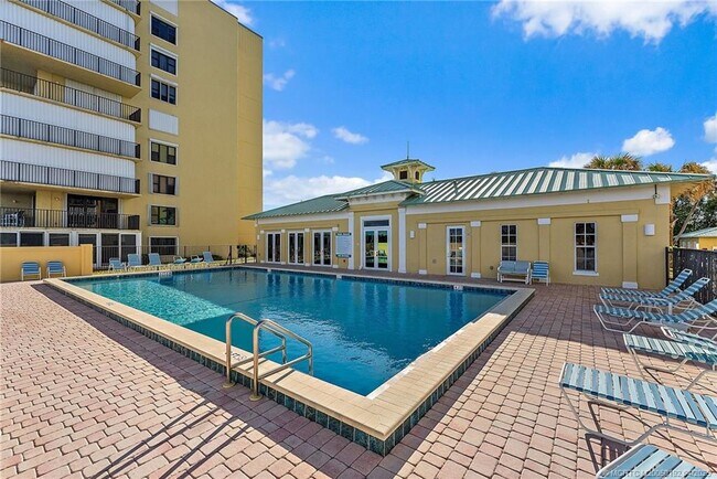 Building Photo - 7370 S Ocean Dr Unit 111 Rental