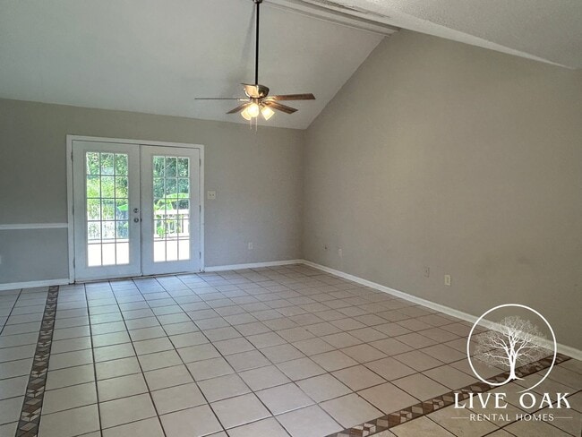 Photo - MOVE IN SPECIAL: $500 OFF 1ST MONTH'S RENT!**