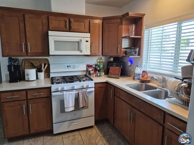 Photo - 321 N 2nd St
