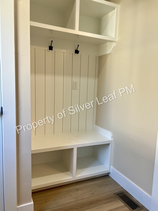 340 Mayfield Spgs