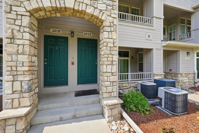 $1,930.95, 2 Beds - 2.5 Bath, Condo in Denver with Central A/C!