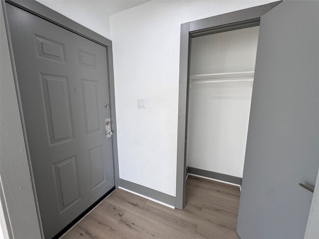 Building Photo - 9750 Guest St Rental