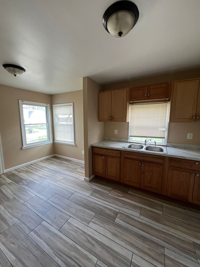 Photo - 8451 Rosemont Ave
