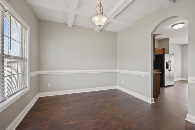 Photo - 121 Feathers Ln