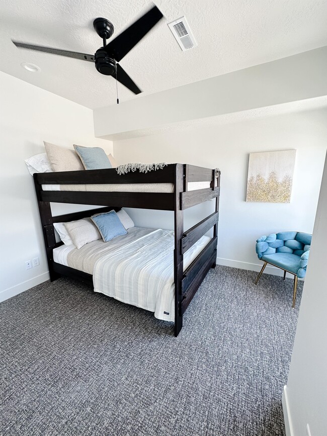 Photo - 557 W 1810 N