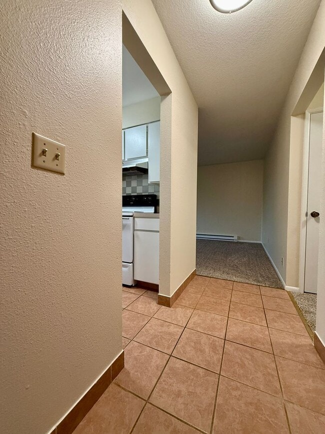 Photo - Vintage Upstairs 2 Bedroom With Patio In Hollywood District ~ Near It All! Off Street Parking~ Pe... Unit 4510