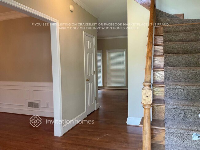 Photo - 1440 Midland Way