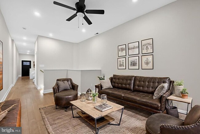 Building Photo - 3236 Mercer St