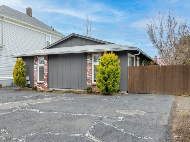 Photo - 705-707 N Sumner St. Unit 707 N Sumner St.