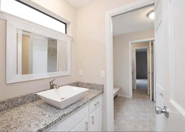 Building Photo - 946 Holbrook Cir Rental