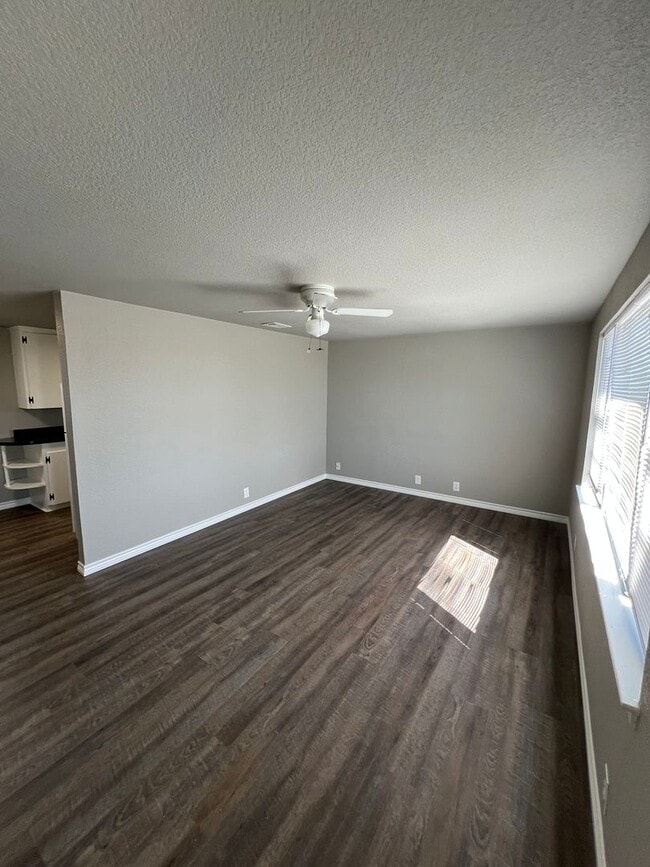 Photo - 1106 Foster Ln