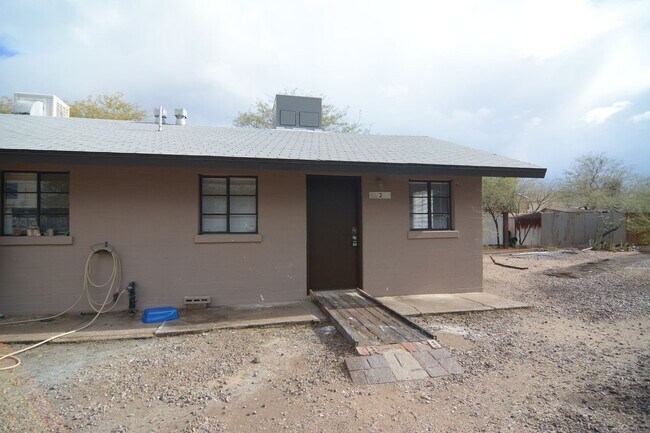 Building Photo - Charming 1 Bedroom 1 Bath Duplex! Central ... Rental