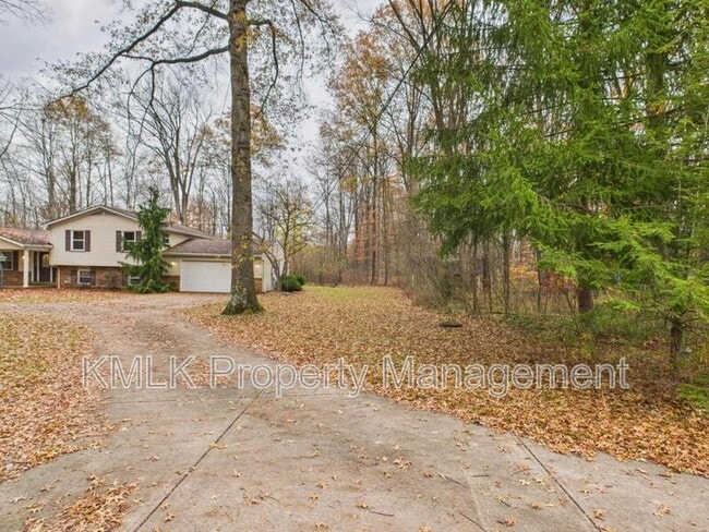 Photo - 874 Pleasant St