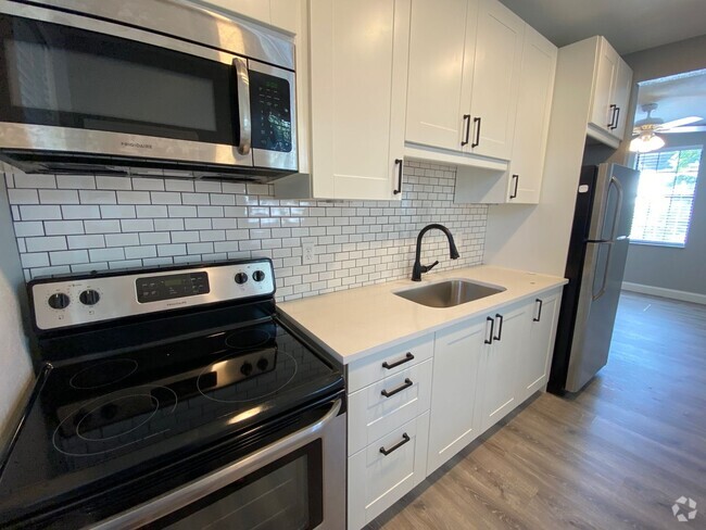 Building Photo - Charming 1 bedroom duplex in the heart of ... Unit B Rental