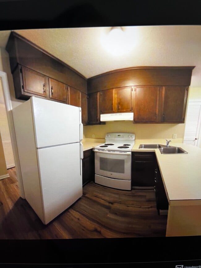 Building Photo - 200 Linwood Ave Unit A