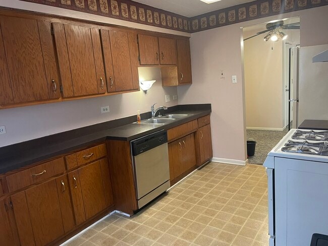 Photo - 4945 Regal Dr Unit 213