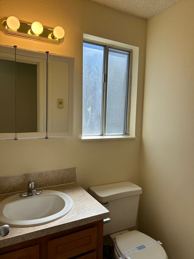 Photo - (749) Jackson Square - 2 Bedroom / 1.5 Bathroom – Albany Unit 031