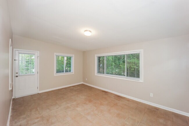 Photo - 135 Tanglewood Dr