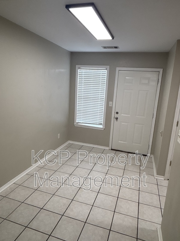 Photo - 1115 Farley Cir
