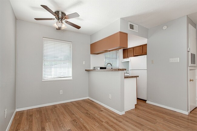 Photo - 1901 N Fitzhugh Ave Unit 16C