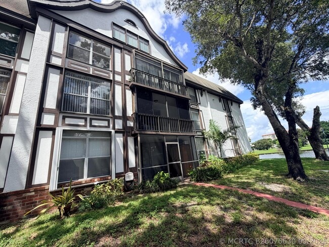 3740 Inverrary Dr Unit 2Y